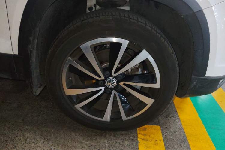 Used Volkswagen Tharu 2020 280TSI Two-Wheel Drive Luxury Plus Version China VI Standard Right Front Wheel Hub