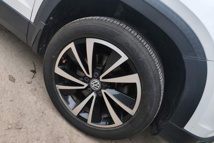 Used Volkswagen Tharu 2020 280TSI Two-Wheel Drive Luxury Edition China VI Standard Right Front Wheel Hub