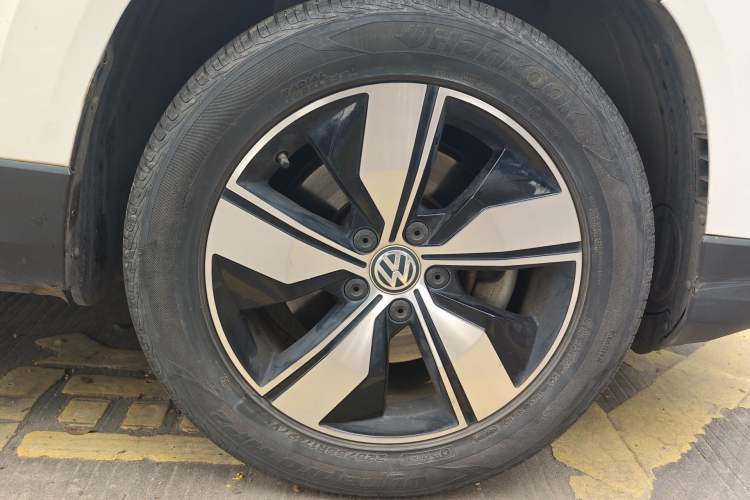 Used Volkswagen Tharu 2020 280TSI Two-Wheel Drive Comfort Edition China VI Standard Right Front Wheel Hub