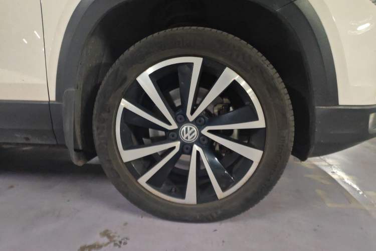 Used Volkswagen Tharu 2020 280TSI Two-Wheel Drive Luxury Plus Version China VI Standard Right Front Wheel Hub