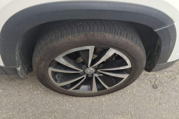 Used Volkswagen Tharu 2020 280TSI Two-Wheel Drive Luxury Edition China VI Standard Right Front Wheel Hub