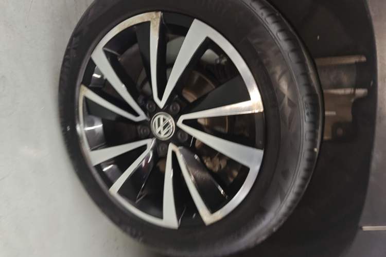 Used Volkswagen Tharu 2020 280TSI Two-Wheel Drive Luxury Edition China VI Standard Right Rear Wheel Hub