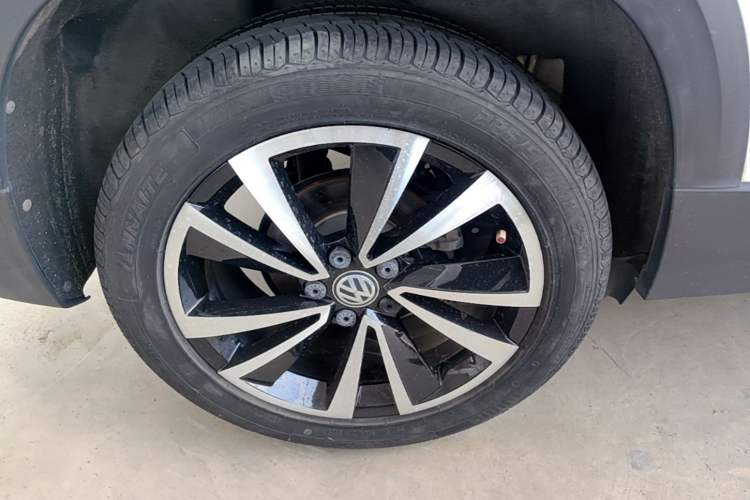 Used Volkswagen Tharu 2020 280TSI Two-Wheel Drive Luxury Edition China VI Standard Right Rear Wheel Hub