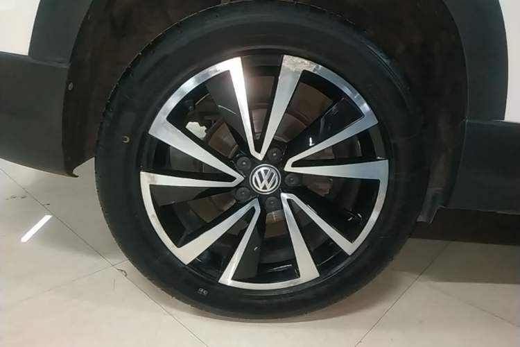Used Volkswagen Tharu 2020 280TSI Two-Wheel Drive Luxury Plus Version China VI Standard Right Rear Wheel Hub