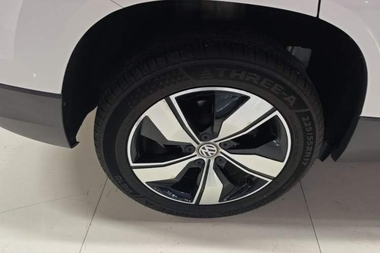 Used Volkswagen Tharu 2020 280TSI Two-Wheel Drive Comfort Edition China VI Standard Right Rear Wheel Hub