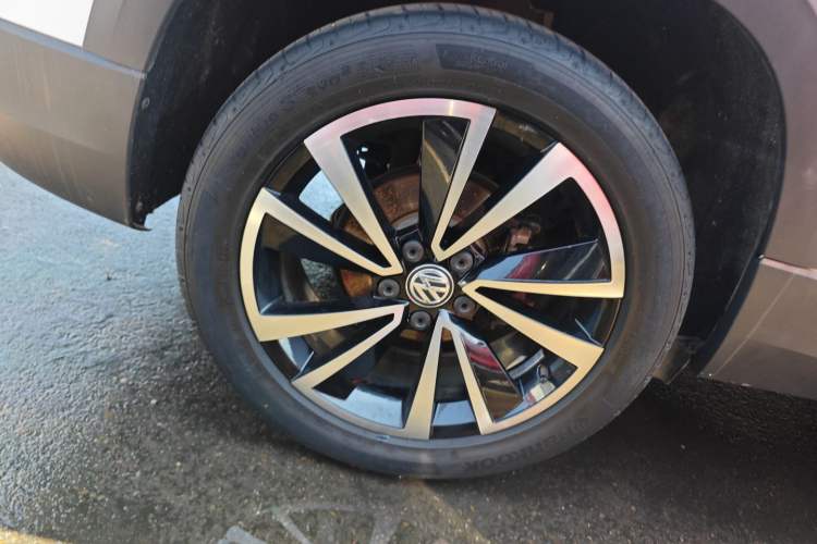 Used Volkswagen Tharu 2020 280TSI Two-Wheel Drive Luxury Plus Version China VI Standard Right Rear Wheel Hub