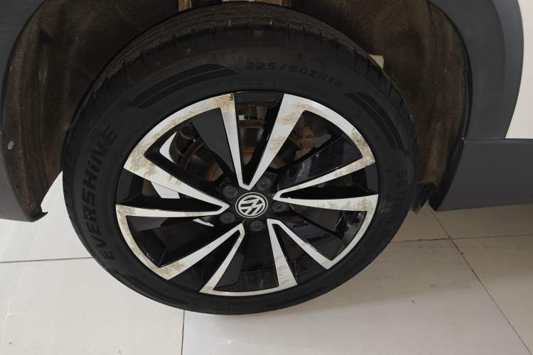 Used Volkswagen Tharu 2020 280TSI Two-Wheel Drive Luxury Edition China VI Standard Right Rear Wheel Hub