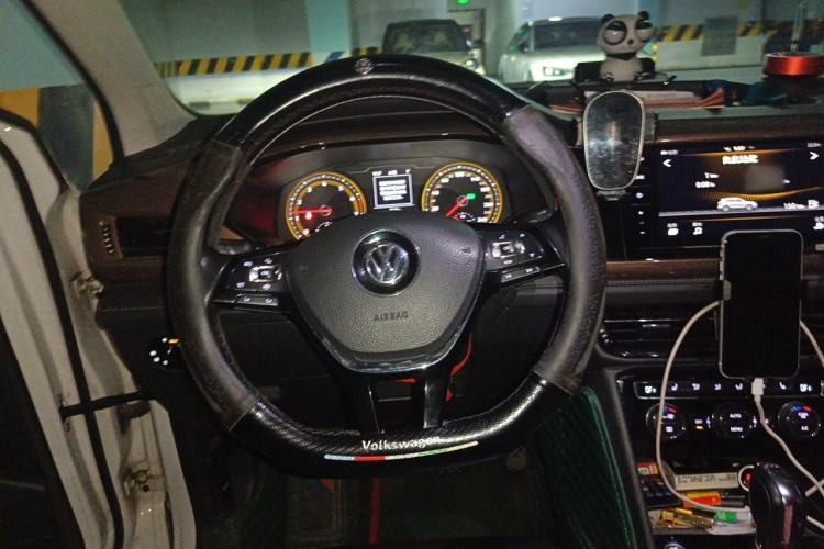 Used Volkswagen Tharu 2020 Facelift 330TSI Four-Wheel Drive Luxury PLUS Version China VI Standard Steering Wheel