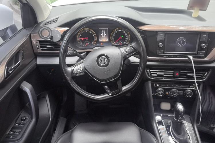 Used Volkswagen Tharu 2020 280TSI Two-Wheel Drive Comfort Edition China VI Standard Steering Wheel