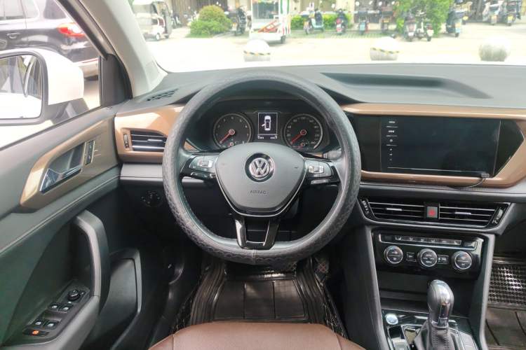 Used Volkswagen Tharu 2020 280TSI Two-Wheel Drive Luxury Plus Version China VI Standard Steering Wheel