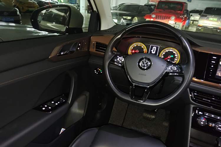 Used Volkswagen Tharu 2020 280TSI Two-Wheel Drive Luxury Plus Version China VI Standard Steering Wheel