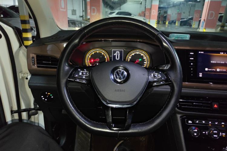 Used Volkswagen Tharu 2020 330TSI All-Wheel-Drive Luxury PLUS China VI Standard Steering Wheel