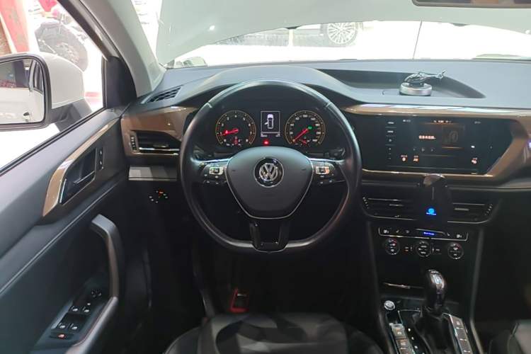 Used Volkswagen Tharu 2020 Facelift 330TSI Four-Wheel Drive Luxury PLUS Version China VI Standard Steering Wheel