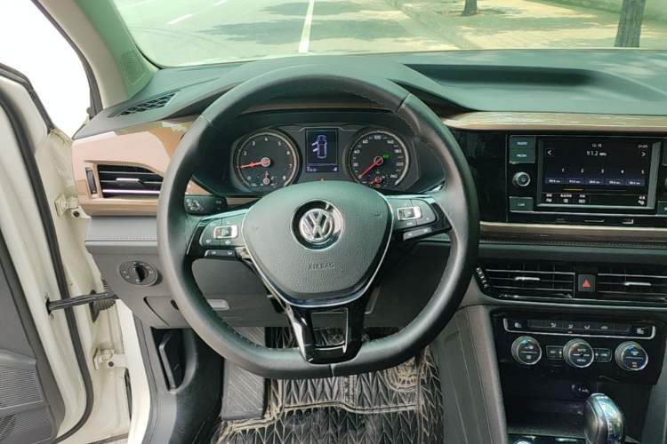 Used Volkswagen Tharu 2020 280TSI Two-Wheel Drive Comfort Edition China VI Standard Steering Wheel