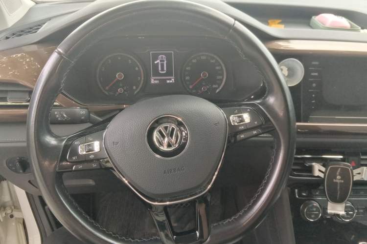 Used Volkswagen Tharu 2020 280TSI Two-Wheel Drive Luxury Edition China VI Standard Steering Wheel