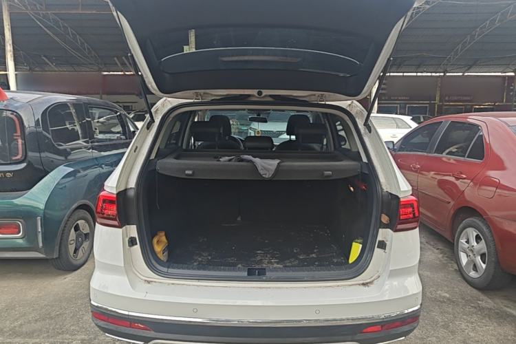 Used Volkswagen Tharu 2020 330TSI All-Wheel-Drive Luxury Edition China VI Standard Trunk