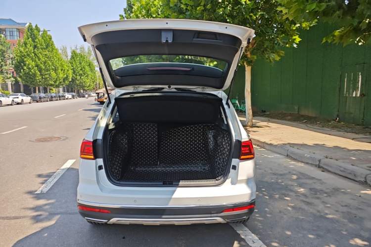 Used Volkswagen Tharu 2020 280TSI Two-Wheel-Drive Flagship Version China VI Trunk