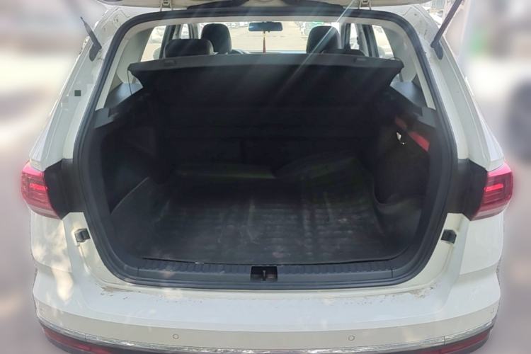 Used Volkswagen Tharu 2020 330TSI All-Wheel-Drive Luxury Edition China VI Standard Trunk