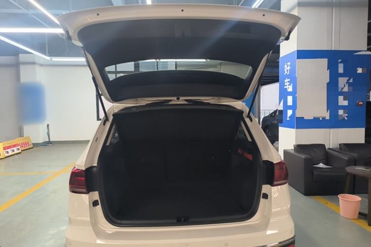 Used Volkswagen Tharu 2020 330TSI All-Wheel-Drive Luxury Edition China VI Standard Trunk