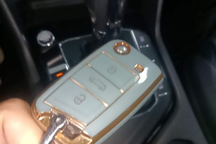 Used Volkswagen Tharu 2020 280TSI Two-Wheel Drive Luxury Plus Version China VI Standard Vehicle Key