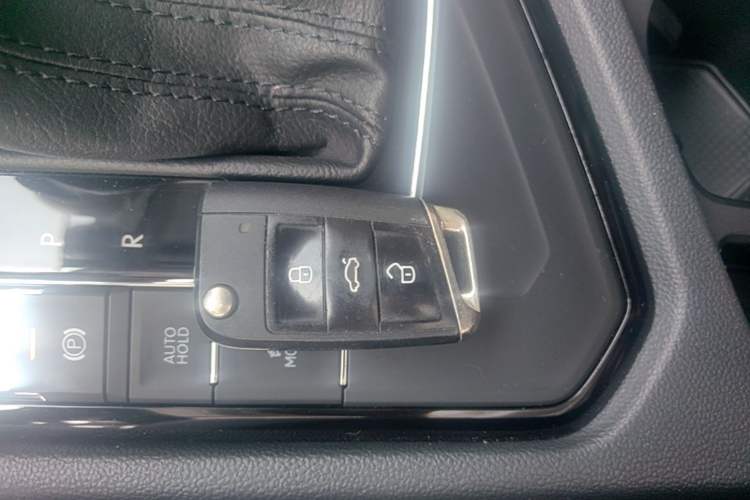 Used Volkswagen Tharu 2020 280TSI Two-Wheel Drive Luxury Edition China VI Standard Vehicle Key