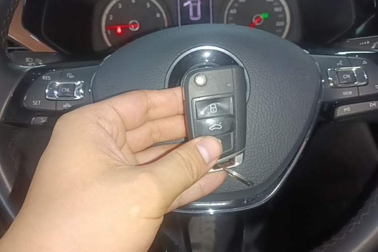 Used Volkswagen Tharu 2020 280TSI Two-Wheel Drive Luxury Plus Version China VI Standard Vehicle Key