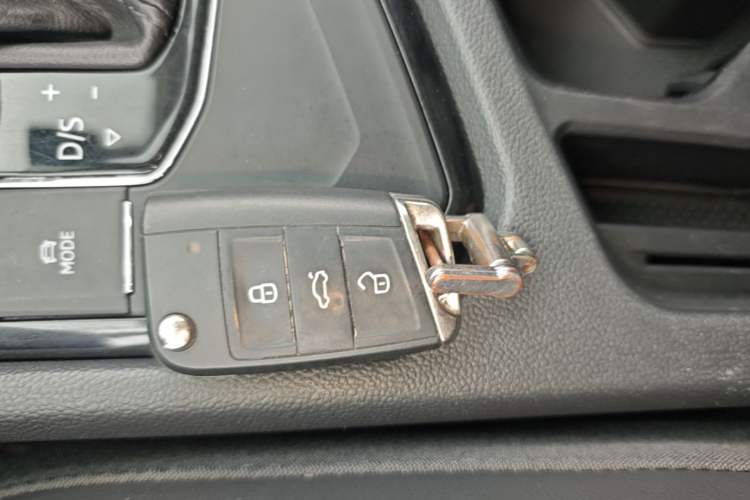 Used Volkswagen Tharu 2020 280TSI Two-Wheel Drive Luxury Edition China VI Standard Vehicle Key