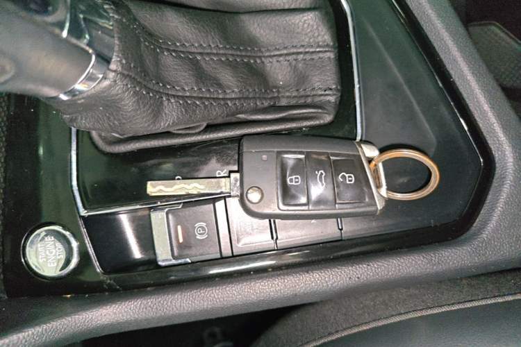 Used Volkswagen Tharu 2020 280TSI Two-Wheel Drive Luxury Edition China VI Standard Vehicle Key