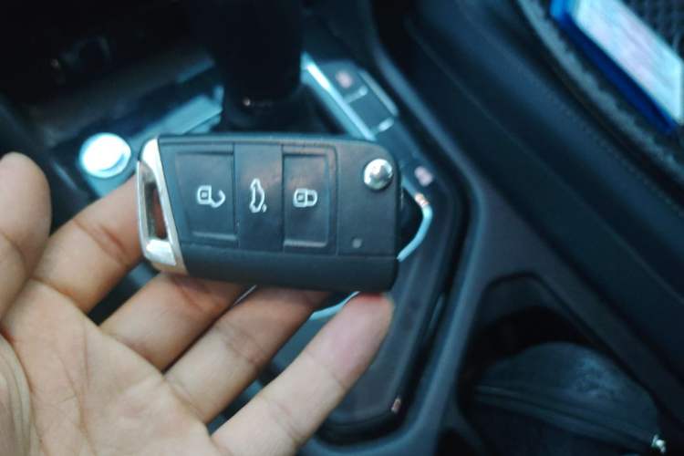Used Volkswagen Tharu 2020 280TSI Two-Wheel Drive Luxury Plus Version China VI Standard Vehicle Key