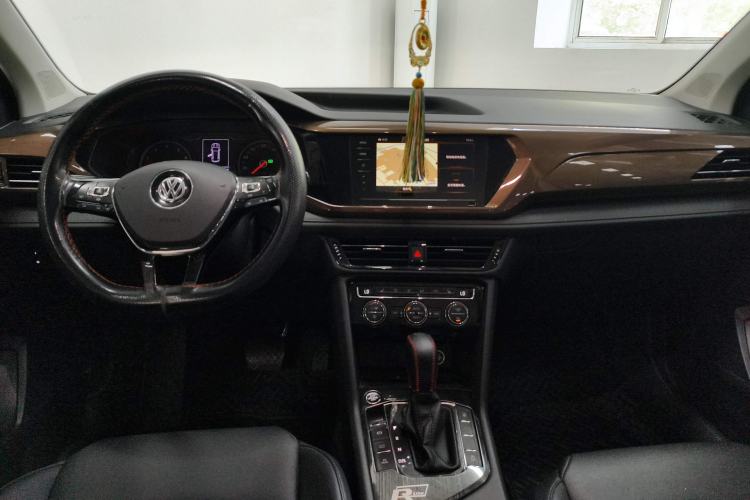 Used Volkswagen Tharu 2020 280TSI Two-Wheel Drive Luxury Edition China VI Standard Center Console