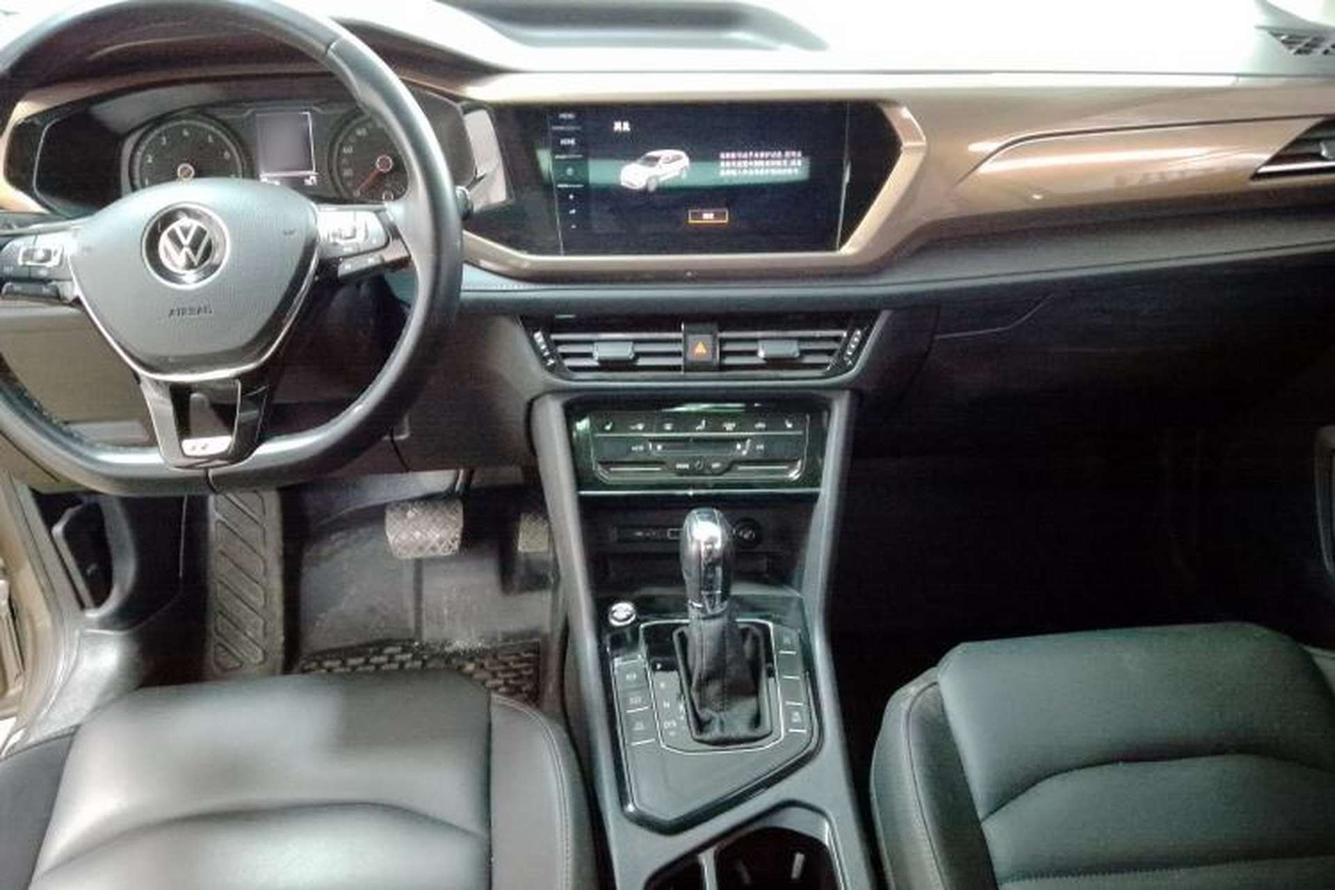 Used Volkswagen Tharu 2020 280TSI Two-Wheel Drive Luxury Edition China VI Standard Center Console