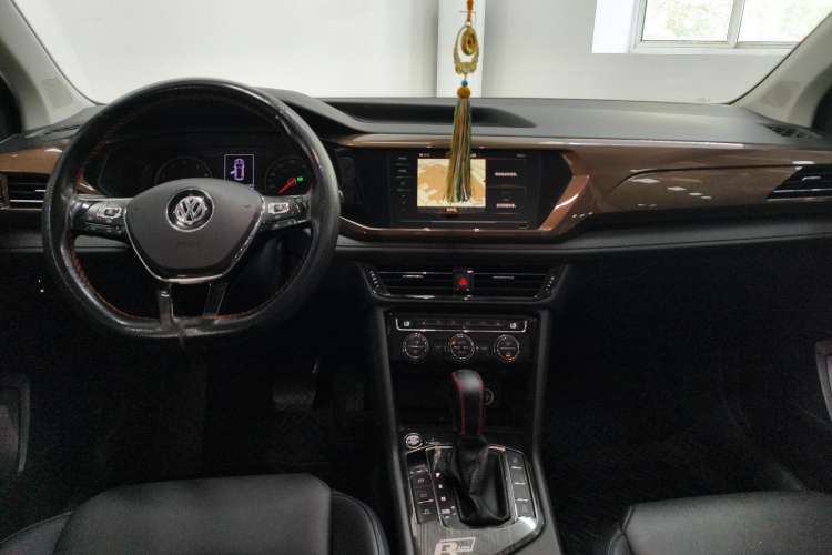 Used Volkswagen Tharu 2020 280TSI Two-Wheel Drive Luxury Edition China VI Standard Center Console