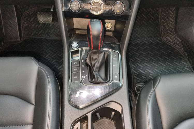 Used Volkswagen Tharu 2020 280TSI Two-Wheel Drive Luxury Edition China VI Standard Gear Lever