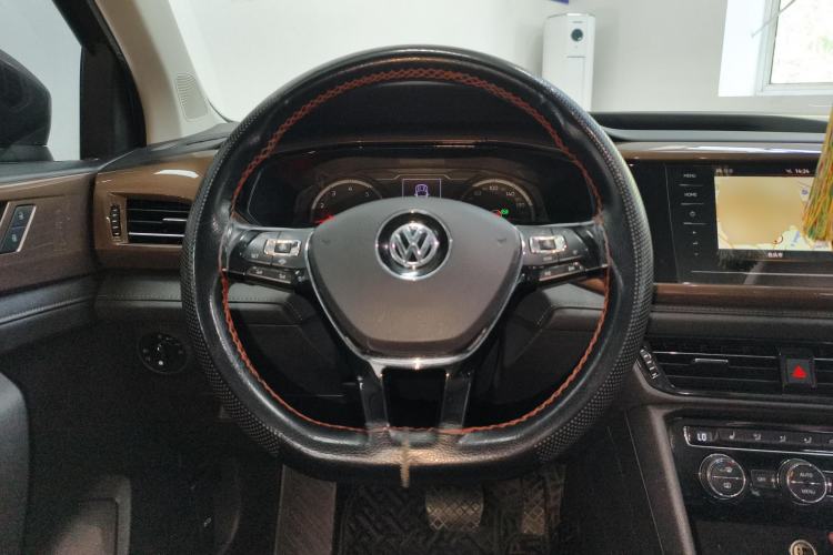 Used Volkswagen Tharu 2020 280TSI Two-Wheel Drive Luxury Edition China VI Standard Steering Wheel