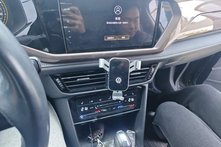 Used Volkswagen Tharu 2021 280TSI Two-Wheel-Drive Luxury Plus Edition Audio And AC Panel