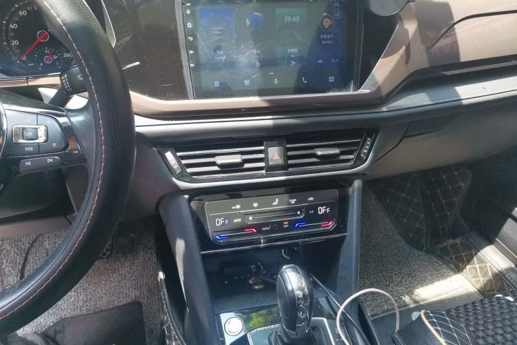 Used Volkswagen Tharu 2021 280TSI Two-Wheel Drive Comfort Edition Audio And AC Panel