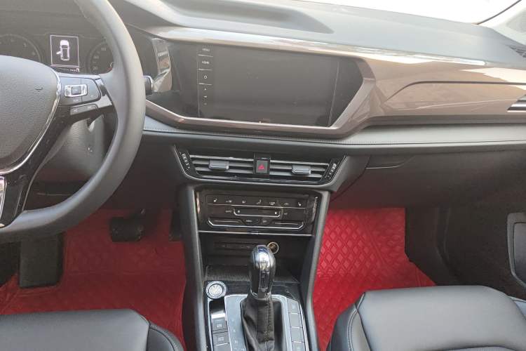 Used Volkswagen Tharu 2021 280TSI Two-Wheel-Drive Luxury Plus Edition Audio And AC Panel