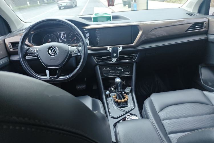 Used Volkswagen Tharu 2021 280TSI Two-Wheel-Drive Luxury Plus Edition Center Console