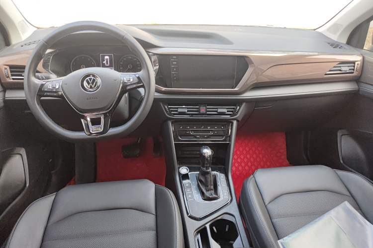 Used Volkswagen Tharu 2021 280TSI Two-Wheel-Drive Luxury Plus Edition Center Console