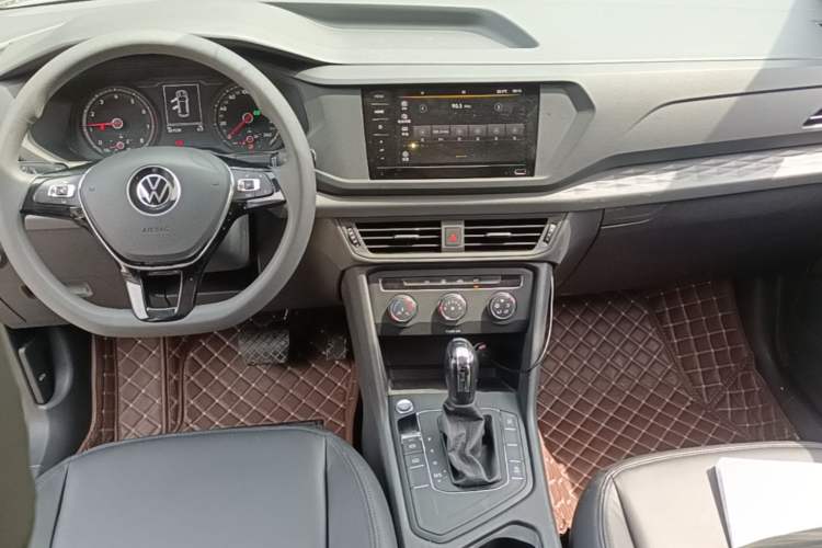 Used Volkswagen Tharu 2021 280TSI Two-Wheel Drive Trend Edition Center Console