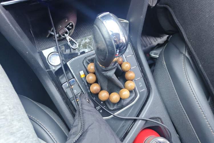 Used Volkswagen Tharu 2021 280TSI Two-Wheel-Drive Luxury Plus Edition Gear Lever