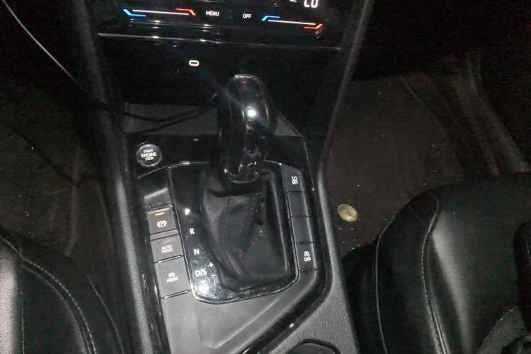 Used Volkswagen Tharu 2021 280TSI Two-Wheel-Drive Luxury Plus Edition Gear Lever