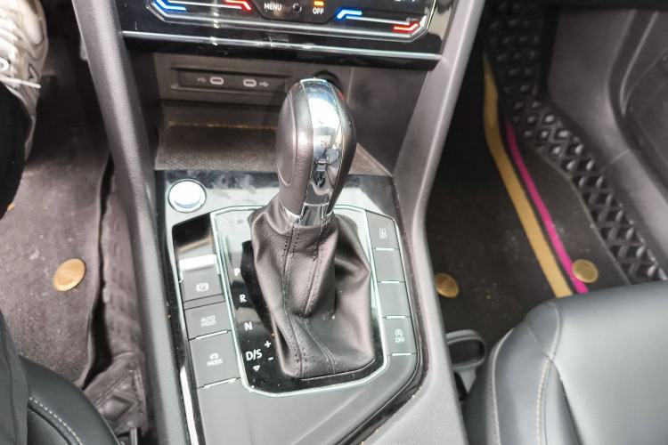 Used Volkswagen Tharu 2021 280TSI Two-Wheel-Drive Luxury Plus Edition Gear Lever