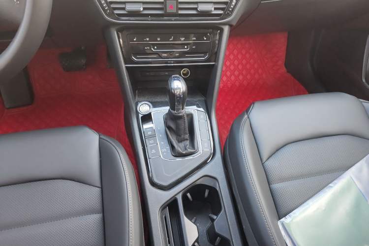 Used Volkswagen Tharu 2021 280TSI Two-Wheel-Drive Luxury Plus Edition Gear Lever