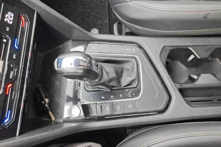 Used Volkswagen Tharu 2021 280TSI Two-Wheel-Drive Luxury Plus Edition Gear Lever