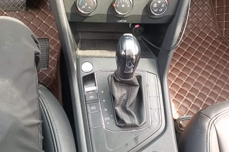 Used Volkswagen Tharu 2021 280TSI Two-Wheel Drive Trend Edition Gear Lever