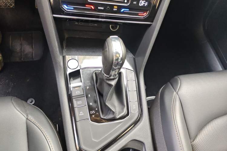Used Volkswagen Tharu 2021 280TSI Two-Wheel-Drive Luxury Plus Edition Gear Lever