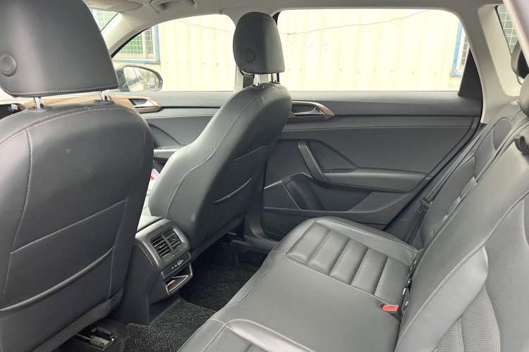 Used Volkswagen Tharu 2021 280TSI Two-Wheel-Drive Luxury Plus Edition Interior 2