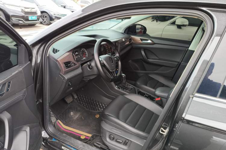Used Volkswagen Tharu 2021 280TSI Two-Wheel-Drive Luxury Plus Edition Interior 3