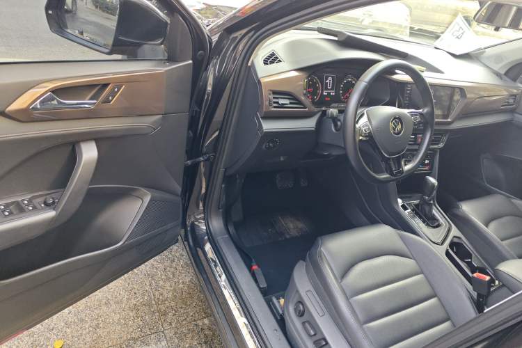 Used Volkswagen Tharu 2021 280TSI Two-Wheel-Drive Luxury Plus Edition Interior 3